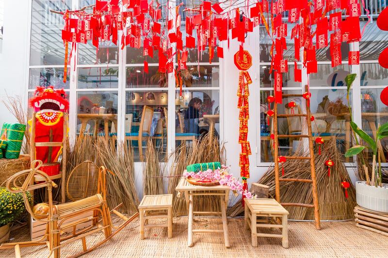 trang trí quán trà sữa ngày tết trang trí quán trà sữa ngày tết